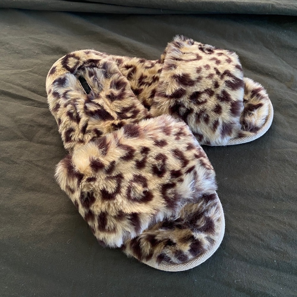 🐆 VS Fuzzy Slippers 🐆